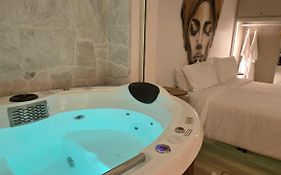 Up Hotel Boutique